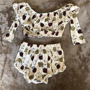 NWOT APPLE PRINT KATE QUINN SET